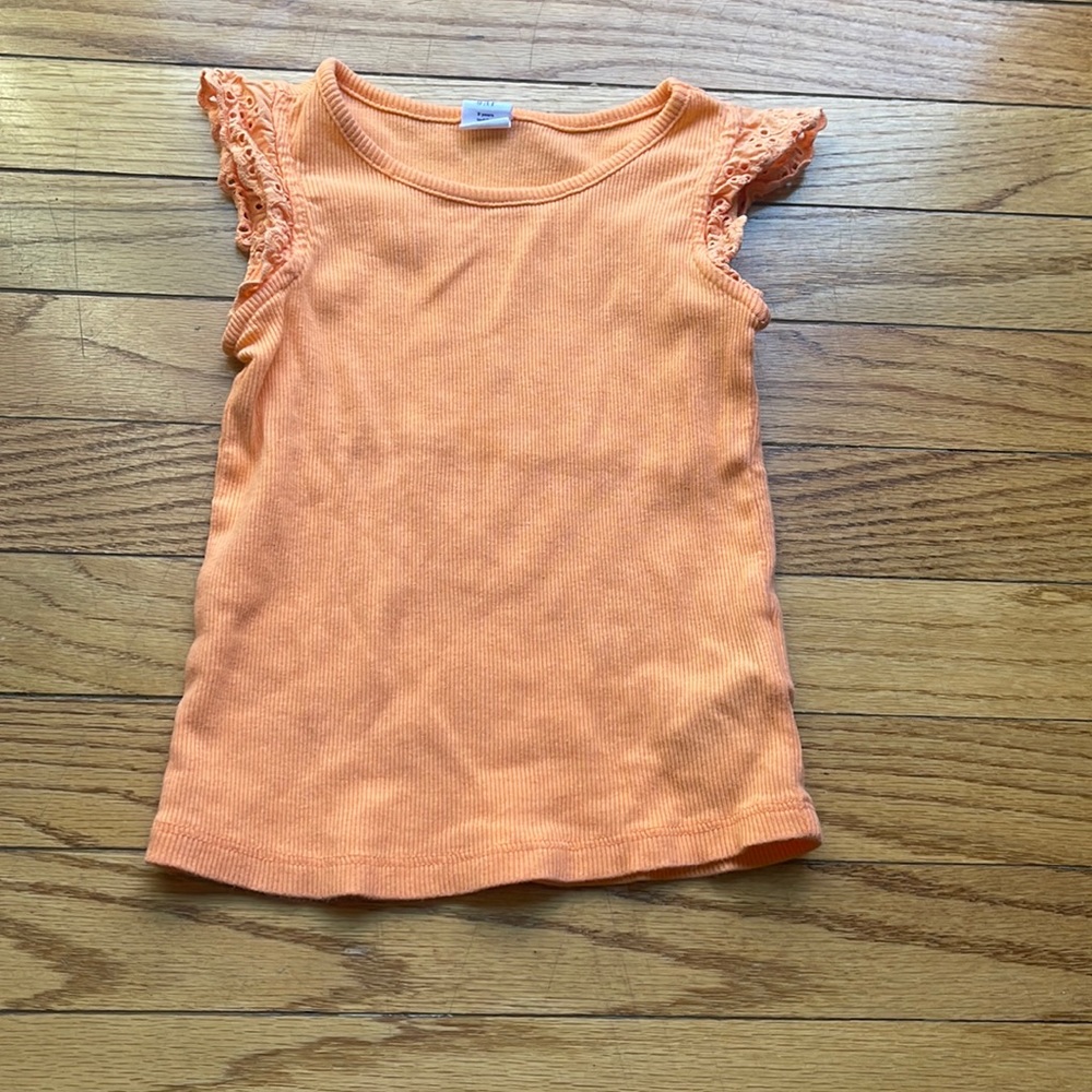 Good used condition Gap flutter sleeve T-shirt - Size 3T